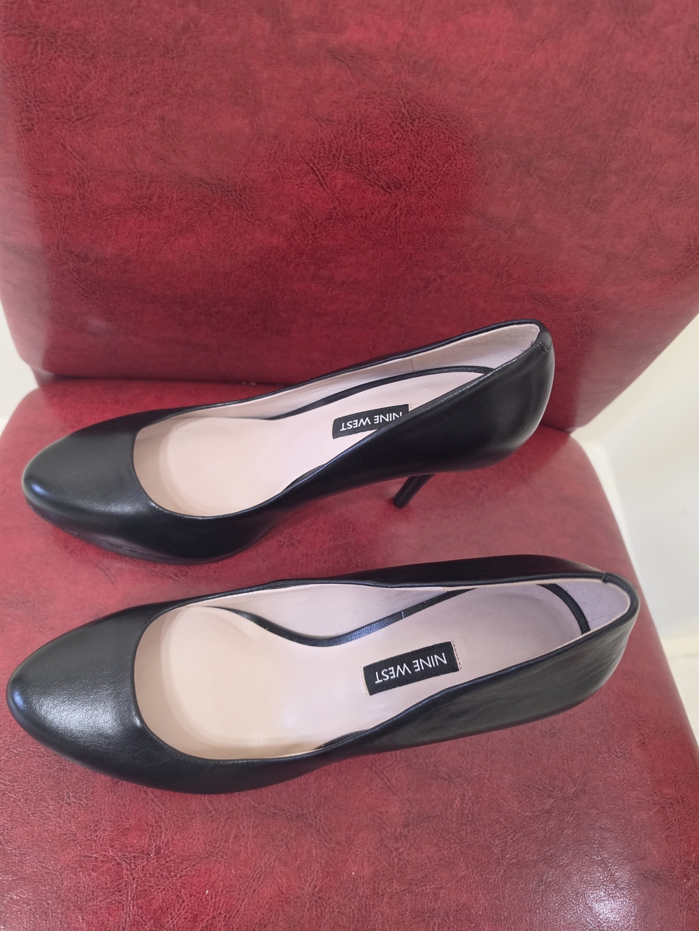 Nine West Black Leather Round-Toe Heels